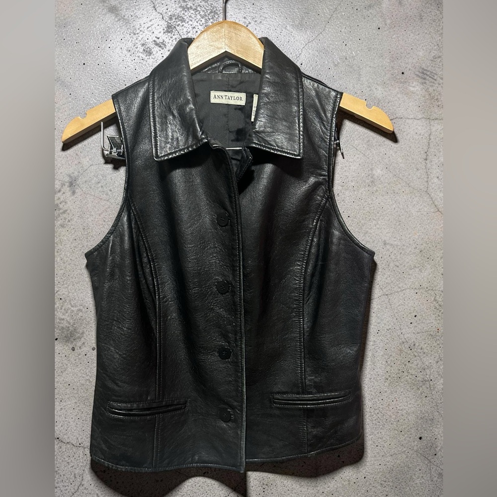 VINTAGE ANN TAYLOR LOFT BLACK LEATHER VEST BOTTOM DOWN SZ M